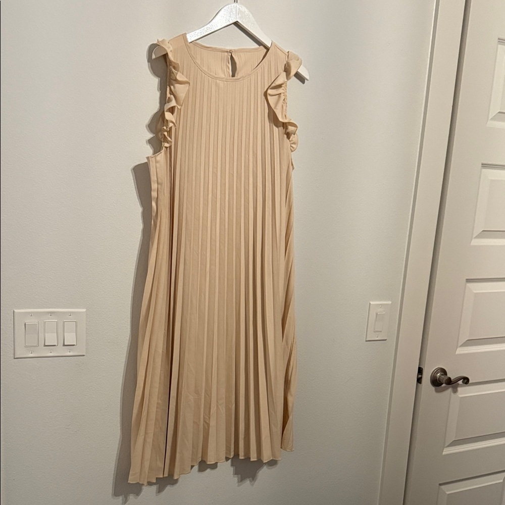 Elegant Cream Sleeveless Dress